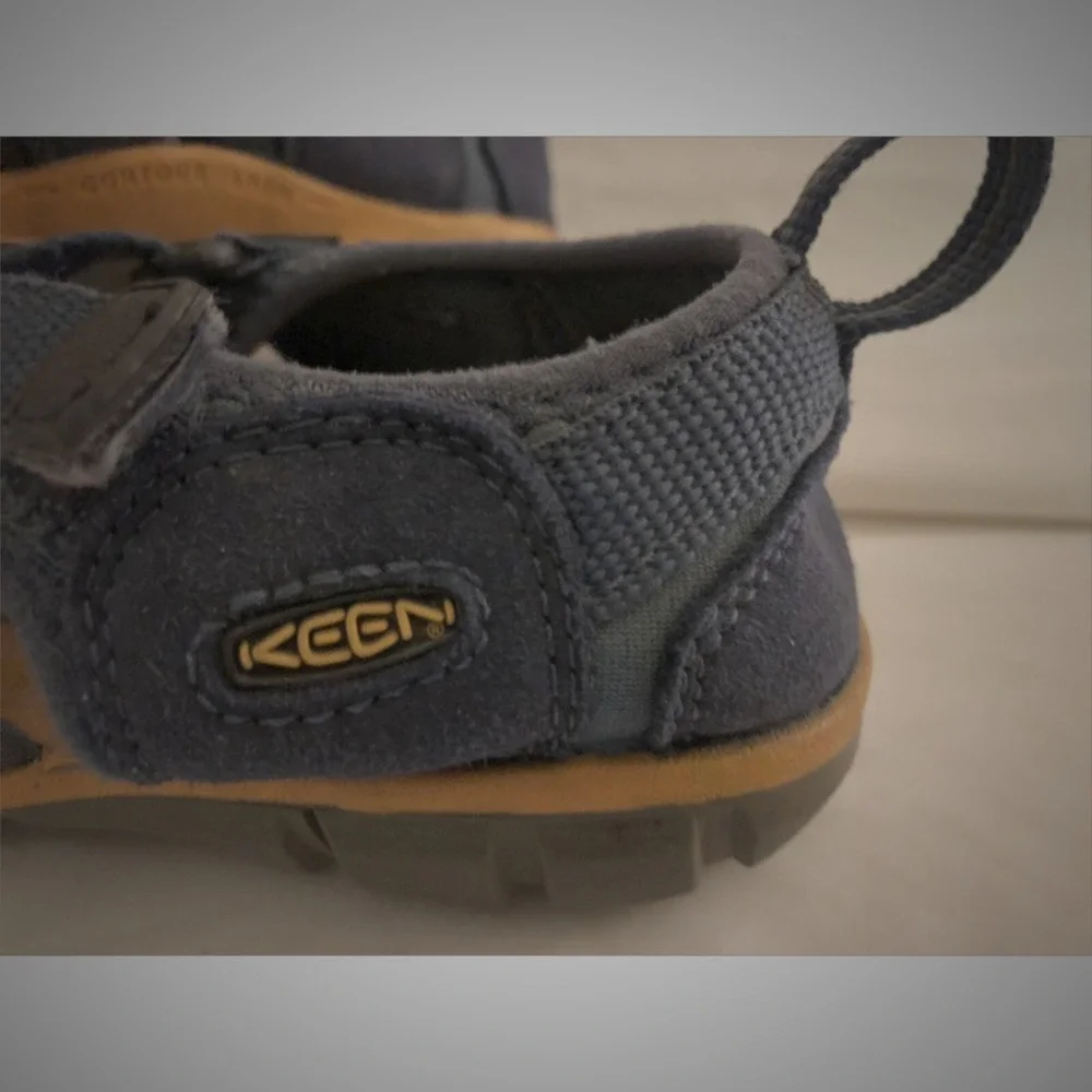 Keen Clearwater CNX Sandals Blue SZ 12/13 Hiking Water Shoes (5 Year Old)